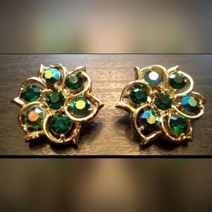 VINTAGE AB GREEN RHINESTONE FLOWER 1 1/8" CLIP EARRINGS EXCELLENT CONDITION
